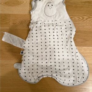 Nested Bean White Baby Sleep Sack with Gray Triangle Print size medium 6-15m